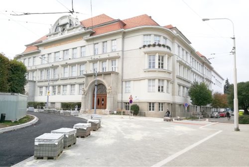 SKOLA-SLOVANSKE-NAM.jpg